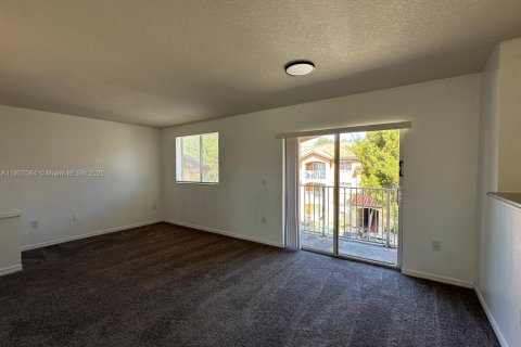 Condo in Miami Gardens, Florida, 3 bedrooms № 1965812 - photo 3