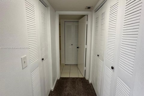 Condo in Miami Gardens, Florida, 3 bedrooms № 1965812 - photo 9