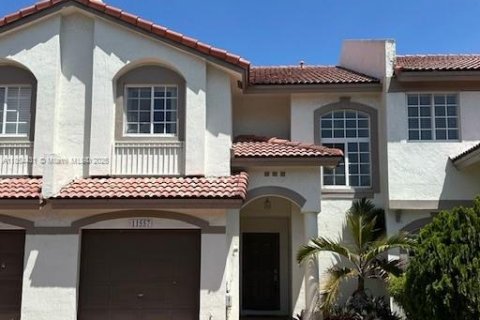 Adosado en alquiler en Doral, Florida, 3 dormitorios, 145.95 m2 № 1892546 - foto 1
