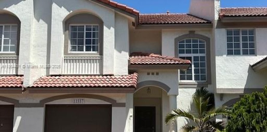 Adosado en Doral, Florida 3 dormitorios, 145.95 m2 № 1892546