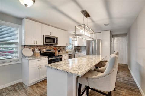 Casa en alquiler en Redington Shores, Florida, 3 dormitorios, 150.87 m2 № 2098200 - foto 3