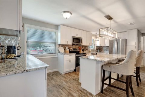Casa en alquiler en Redington Shores, Florida, 3 dormitorios, 150.87 m2 № 2098200 - foto 9