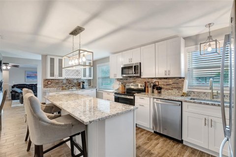 Casa en alquiler en Redington Shores, Florida, 3 dormitorios, 150.87 m2 № 2098200 - foto 10