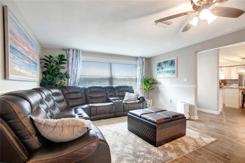 Casa en alquiler en Redington Shores, Florida, 3 dormitorios, 150.87 m2 № 2098200 - foto 16