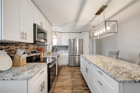 Casa en alquiler en Redington Shores, Florida, 3 dormitorios, 150.87 m2 № 2098200 - foto 4