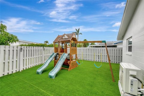 Casa en alquiler en Redington Shores, Florida, 3 dormitorios, 150.87 m2 № 2098200 - foto 30