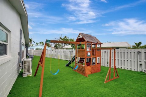 Casa en alquiler en Redington Shores, Florida, 3 dormitorios, 150.87 m2 № 2098200 - foto 28