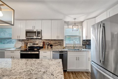 Casa en alquiler en Redington Shores, Florida, 3 dormitorios, 150.87 m2 № 2098200 - foto 5