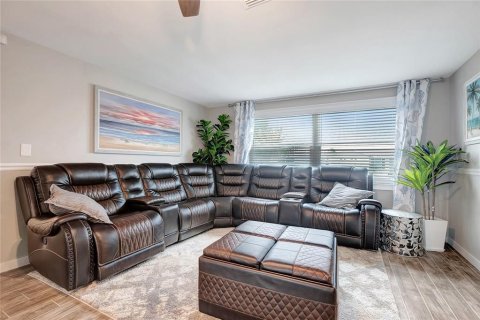 Casa en alquiler en Redington Shores, Florida, 3 dormitorios, 150.87 m2 № 2098200 - foto 15