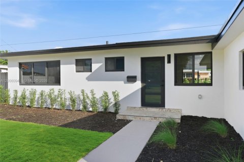House in Cutler Bay, Florida 3 bedrooms, 116.5 sq.m. № 2070198 - photo 6