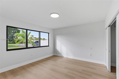 House in Cutler Bay, Florida 3 bedrooms, 116.5 sq.m. № 2070198 - photo 20
