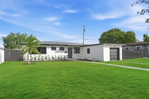 House in Cutler Bay, Florida 3 bedrooms, 116.5 sq.m. № 2070198 - photo 3