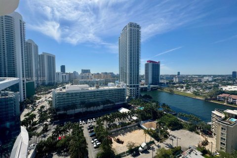 Купить кондоминиум в Холливуд, Флорида 2 спальни, 123.84м2, № 1988663 - фото 30