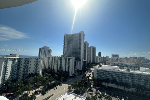 Купить кондоминиум в Холливуд, Флорида 2 спальни, 123.84м2, № 1988663 - фото 25