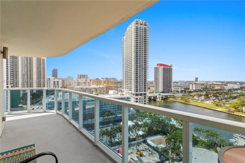 Купить кондоминиум в Холливуд, Флорида 2 спальни, 123.84м2, № 1988663 - фото 26