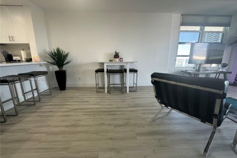 Купить кондоминиум в Холливуд, Флорида 2 спальни, 123.84м2, № 1988663 - фото 11