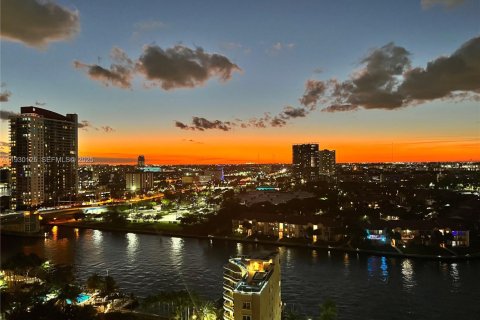 Купить кондоминиум в Холливуд, Флорида 2 спальни, 123.84м2, № 1988663 - фото 20