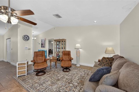 Villa ou maison à vendre à Indian lake estates, Floride: 3 chambres, 140.93 m2 № 2398960 - photo 12