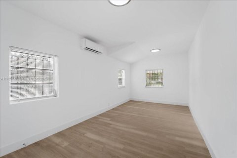 Villa ou maison à vendre à Miami, Floride: 2 chambres, 69.68 m2 № 1963496 - photo 27