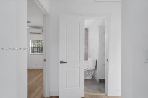 Villa ou maison à vendre à Miami, Floride: 2 chambres, 69.68 m2 № 1963496 - photo 22