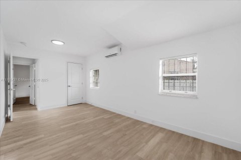 Villa ou maison à vendre à Miami, Floride: 2 chambres, 69.68 m2 № 1963496 - photo 29