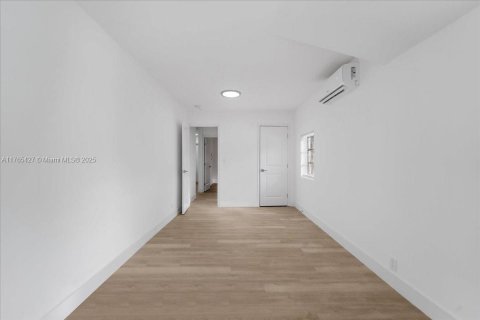 Villa ou maison à vendre à Miami, Floride: 2 chambres, 69.68 m2 № 1963496 - photo 28