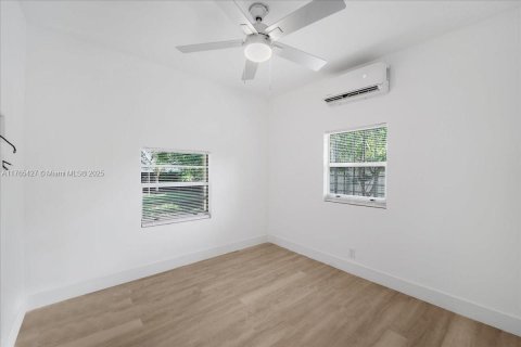Villa ou maison à vendre à Miami, Floride: 2 chambres, 69.68 m2 № 1963496 - photo 23