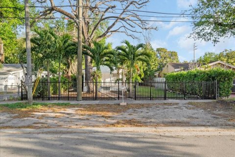 Villa ou maison à vendre à Miami, Floride: 2 chambres, 69.68 m2 № 1963496 - photo 4