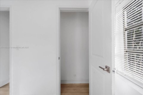 Villa ou maison à vendre à Miami, Floride: 2 chambres, 69.68 m2 № 1963496 - photo 30