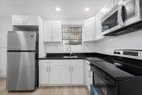 Villa ou maison à vendre à Miami, Floride: 2 chambres, 69.68 m2 № 1963496 - photo 19