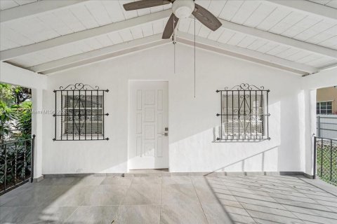 Villa ou maison à vendre à Miami, Floride: 2 chambres, 69.68 m2 № 1963496 - photo 9