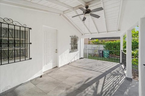 Villa ou maison à vendre à Miami, Floride: 2 chambres, 69.68 m2 № 1963496 - photo 8