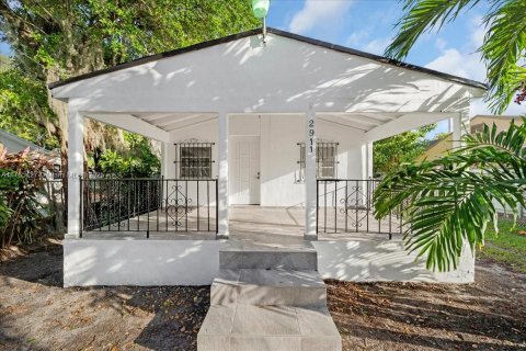 Villa ou maison à vendre à Miami, Floride: 2 chambres, 69.68 m2 № 1963496 - photo 1