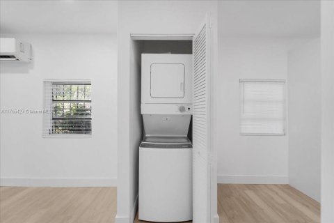 Villa ou maison à vendre à Miami, Floride: 2 chambres, 69.68 m2 № 1963496 - photo 15