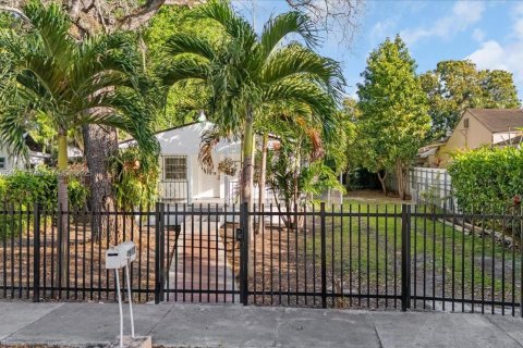 Villa ou maison à vendre à Miami, Floride: 2 chambres, 69.68 m2 № 1963496 - photo 3