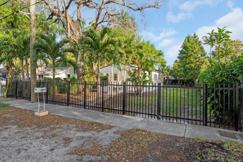 Villa ou maison à vendre à Miami, Floride: 2 chambres, 69.68 m2 № 1963496 - photo 5