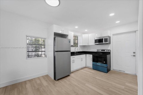 Villa ou maison à vendre à Miami, Floride: 2 chambres, 69.68 m2 № 1963496 - photo 18