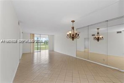 Condominio en alquiler en Pembroke Pines, Florida, 2 dormitorios, 108.7 m2 № 2054165 - foto 6