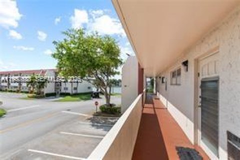 Condominio en alquiler en Pembroke Pines, Florida, 2 dormitorios, 108.7 m2 № 2054165 - foto 5
