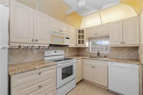 Condominio en alquiler en Pembroke Pines, Florida, 2 dormitorios, 108.7 m2 № 2054165 - foto 16