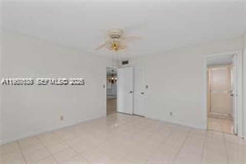 Condominio en alquiler en Pembroke Pines, Florida, 2 dormitorios, 108.7 m2 № 2054165 - foto 9