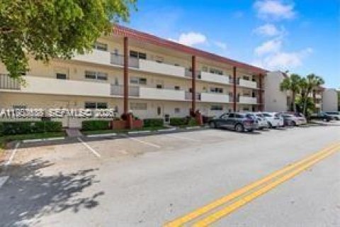Condominio en alquiler en Pembroke Pines, Florida, 2 dormitorios, 108.7 m2 № 2054165 - foto 3
