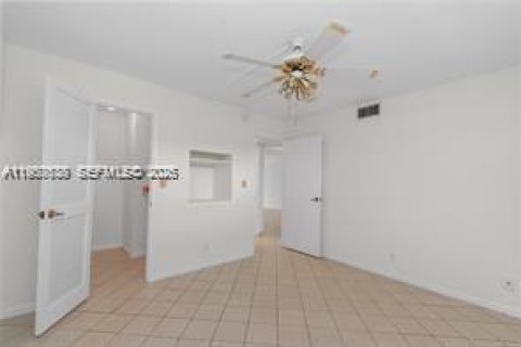 Condominio en alquiler en Pembroke Pines, Florida, 2 dormitorios, 108.7 m2 № 2054165 - foto 14