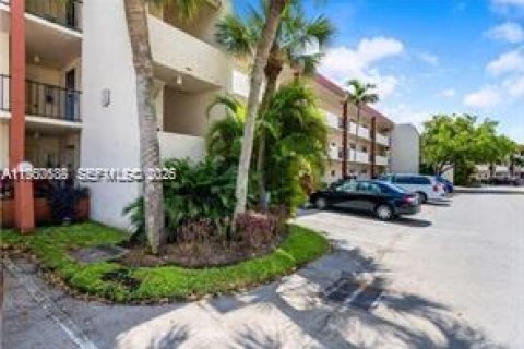 Condominio en alquiler en Pembroke Pines, Florida, 2 dormitorios, 108.7 m2 № 2054165 - foto 4