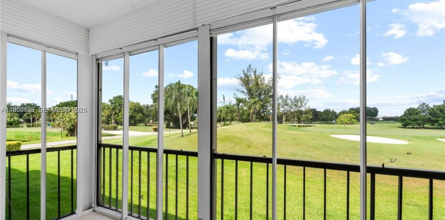 Condominio en Pembroke Pines, Florida, 2 dormitorios  № 2054165
