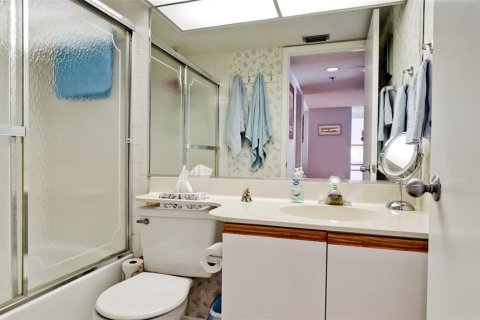 Condo in Bradenton, Florida, 2 bedrooms № 2102984 - photo 26
