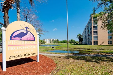 Condo in Bradenton, Florida, 2 bedrooms № 2102984 - photo 4