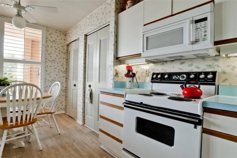 Condo in Bradenton, Florida, 2 bedrooms № 2102984 - photo 16