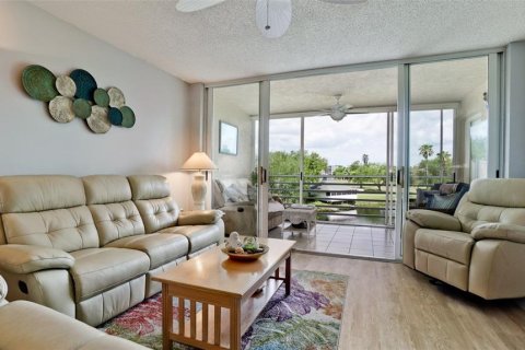 Condo in Bradenton, Florida, 2 bedrooms № 2102984 - photo 13