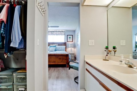 Condo in Bradenton, Florida, 2 bedrooms № 2102984 - photo 23